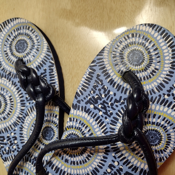 Vera Bradley Large Starry Night (Summer 2010) Braided Flip Flops. - Picture 4 of 10